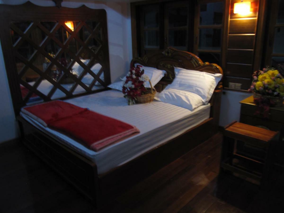 Lux Pillow Hostel Hpa-an Bagian luar foto
